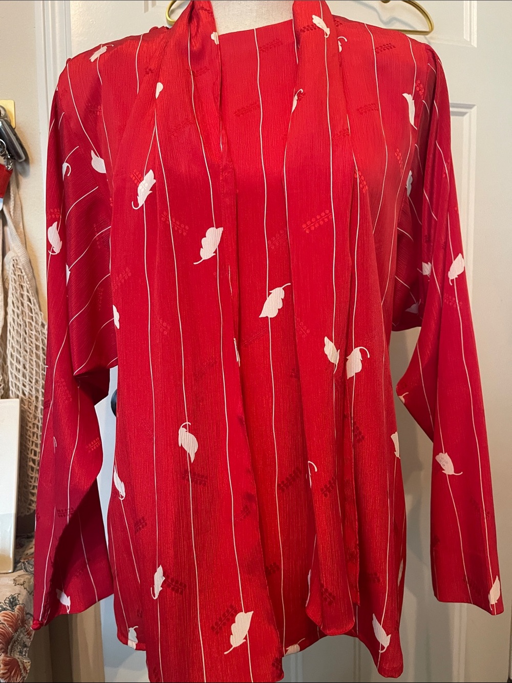 VTG Jones New York Red Leaf-Print Tie-Neck Blouse